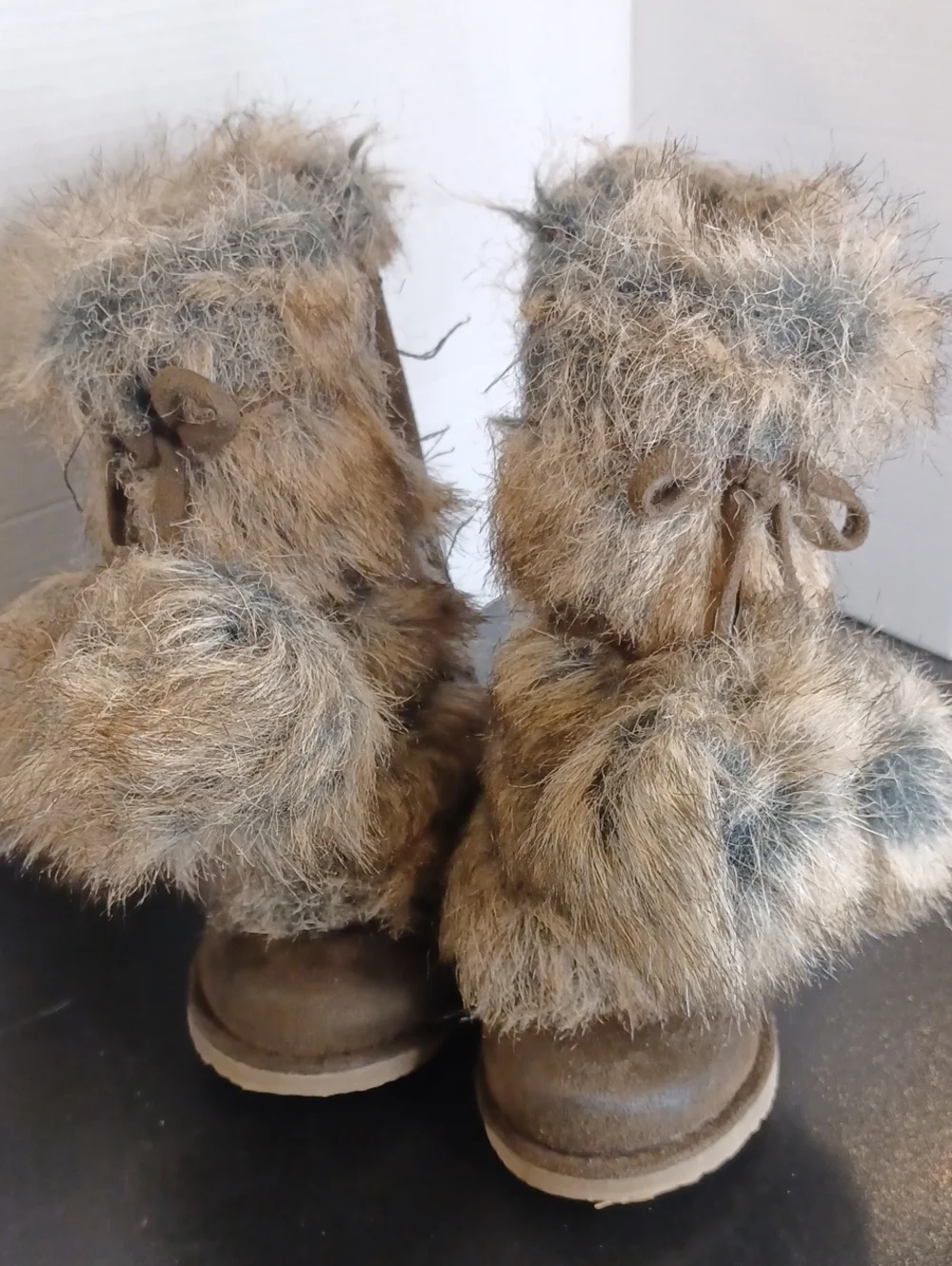 OLD NAVY BEAR HUG FAUX FUR & BROWN FAUX SUEDE BOOT POM POM SZ 5